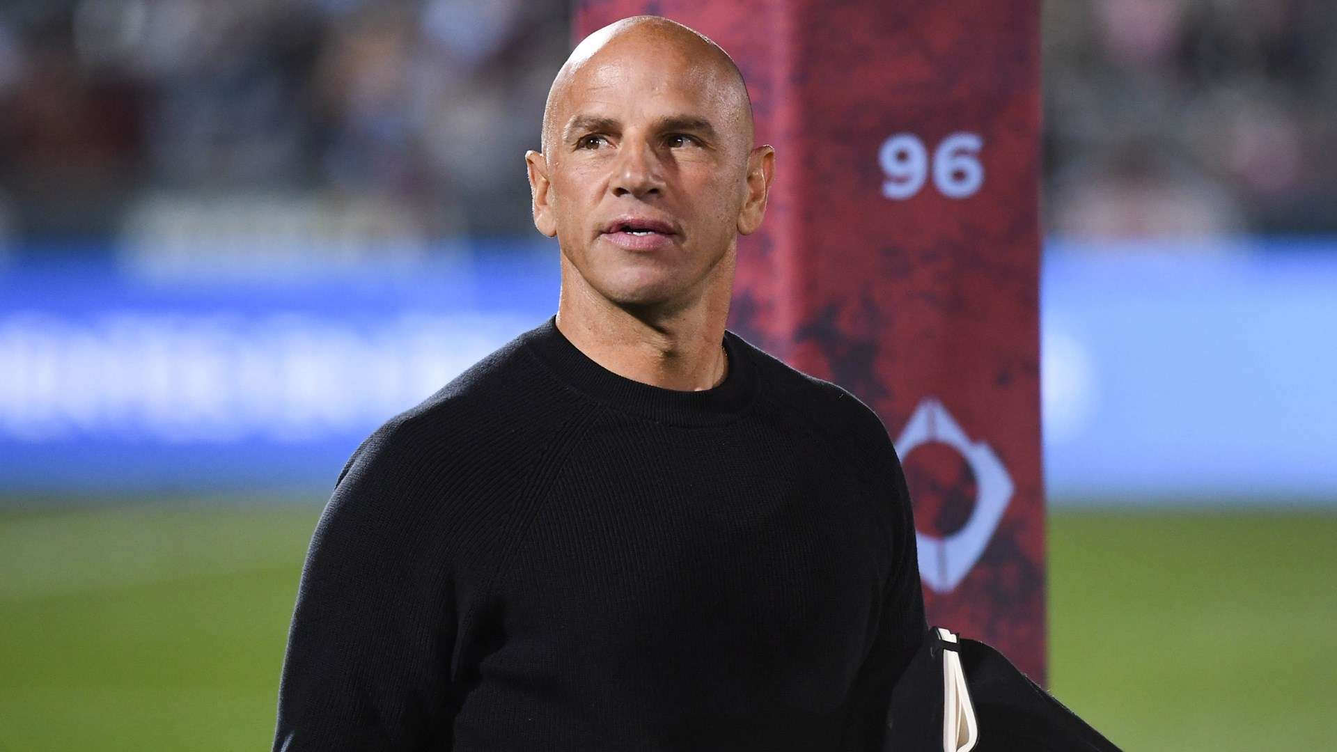 考虑各名球 考虑各名球